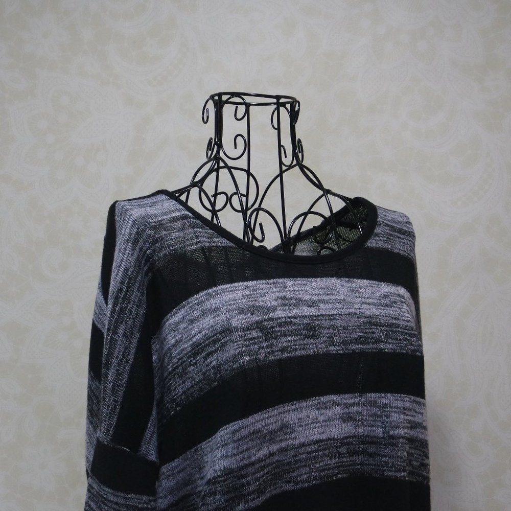 SOCIETY GIRL Black Grey Gray Stripes Button Accent Back 3/4 Sleeves Sweater Top